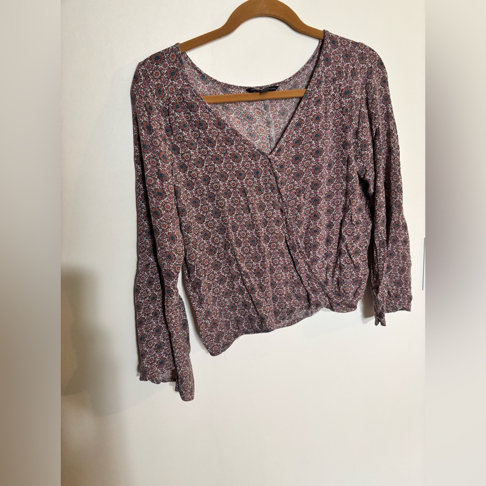American Eagle Outfitters Patterned V-Neck Blouse